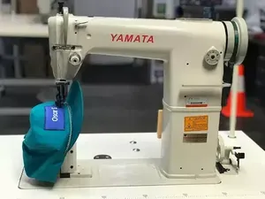 NOUVEAU - Machine à coudre industrielle Yamatas FY810 à point noué, à bras long, avec alimentation par chute, table et moteur servo - Product Image 2