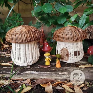 Đồ chơi thủ công trong hình dạng của một ngôi nhà nấm trên bàn Sản phẩm làm bằng mây - Product Image 5