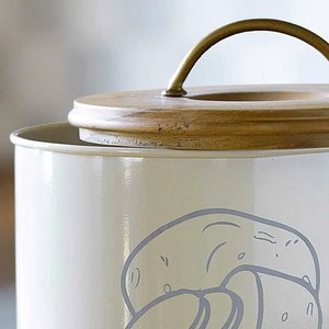 Boîte de rangement pour pommes de terre en métal vintage avec trous d'aération et couvercle en bois pour une organisation durable et fraîche de la garde-manger - Product Image 5