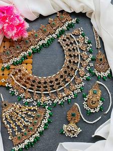 Conjunto de Joyería Tradicional Pakistaní e India con Incrustaciones de Kundan y Detalles Meenakari, Chapado en Plata sobre Acero Inoxidable, Estilo Clásico - Product Image 2