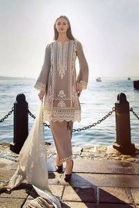 Shalwar Kameez pour femmes de haute qualité, personnalisé (soie/rayonne) - Vêtement de soirée pour femmes, design classique, style pakistanais - Product Image 5