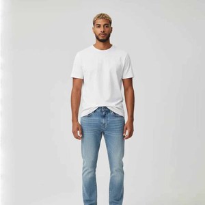 Pantalones vaqueros modernos de corte recto para hombre creados con comodidad y durabilidad adecuados para el uso diario y colecciones casuales contemporáneas - Product Image 1