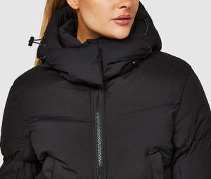 Vestes matelassées pour femmes de haute qualité OEM, noires brillantes, avec capuche, tissu respirant, matelassées, doudounes d'hiver, fermeture éclair intégrale, vestes à bulles - Product Image 6