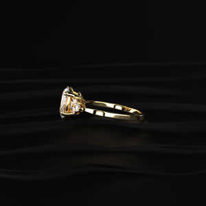 Anillo de Moissanita con Corte Ovalado y Piedras Laterales Redondas, Plata de Ley 925, Oro de 10k, 14k, 18k, Platino, Amarillo, Rosa, Blanco, 2.15 CT - Product Image 3