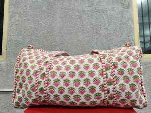 Sac de sport indien fait à la main en coton matelassé imprimé floral réversible de taille moyenne Boho sac de sport sacs seau pour femmes sans fermeture éclair - Product Image 2