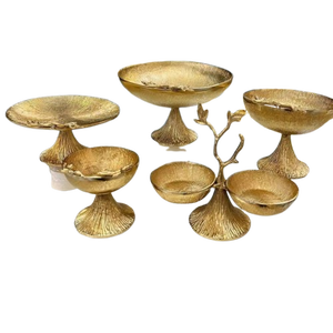 ชามผลไม้โลหะอะลูมิเนียมเคลือบทอง ดีไซน์โดดเด่น ลวดลายสวยงาม เป็นมิตรกับสิ่งแวดล้อม เหมาะสำหรับงานปาร์ตี้และการตกแต่งโต๊ะอาหาร - Product Image 1