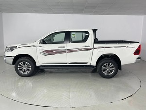 Hilux 2024 Automática 4.1-6L Gasolina/Petróleo SUV en Venta, 50001-75000 Millas, Emisión Euro II, Asientos de Cuero, Techo Solar - Product Image 4