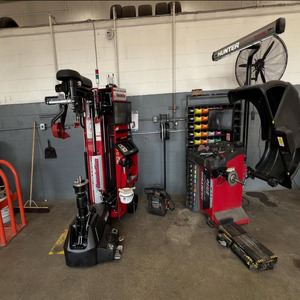 Équilibreuse de roues et démonte-pneus combo 220V/380V à prix abordable, garantie 2 ans, pour pneus de voiture - Product Image 1