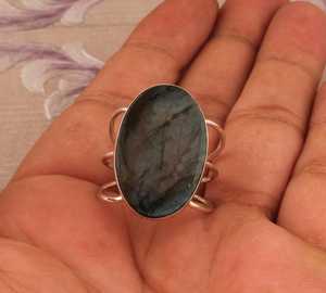 แหวนพลอยลาบราโดไรต์สีน้ำเงินไฟ ตัวเรือนเงินแท้ 925 แบบคลาสสิก เหมาะสำหรับงานปาร์ตี้ - Product Image 2