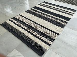 Alfombra Dhurrie de algodón de lana hecha a mano india de estilo marroquí personalizada, diseño antideslizante de rayas cuadradas modernas para uso doméstico en hoteles - Product Image 4