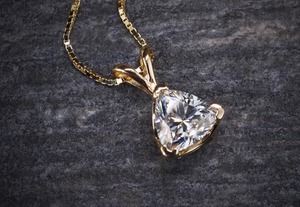 Moissanite Trillion Colgante de plata esterlina Joyería personalizada Collar de diamantes facetados - Product Image 2