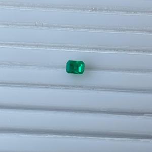 พลอยมรกตคุณภาพสูง 0.91 กะรัต ทรงแปดเหลี่ยม เจียระไนแบบเหลี่ยมเพชรพลอย สำหรับทำเครื่องประดับ พลอยมรกตแท้จากผู้ผลิต - Product Image 3