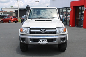 H&S 2022 TOYOTA LAND CRUISER LX 4.5DT 4WD 5MT CONDUITE À DROITE VÉHICULE UTILITAIRE D'OCCASION HAUTE QUALITÉ - Product Image 3
