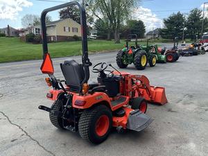 Tracteur Kubota BX2670 25cv avec tondeuse et chargeur frontal pour travaux de jardinage / Tracteur Kubota 25cv d'occasion pour travaux agricoles - Product Image 4