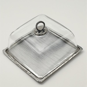 โดมเค้กทำด้วยมือพร้อมฝาครอบแก้วใสและฐานไม้แบบชนบทช่างฝีมือทำด้วยมือนำเสนอการตกแต่งที่โดดเด่น - Product Image 4