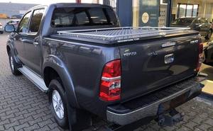 Camioneta Hilux LHD Turbo 2014 en Excelente Estado con Asientos de Cuero, Faros LED, Aire Acondicionado y Luces de Circulación Diurna - Product Image 2
