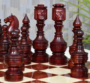 Piezas de Ajedrez de Lujo Talladas en Estilo Tradicional del Norte, Rey y Reina con Rostro de Rosa, Madera de Palisandro y Boj, Rey de 5.1 Pulgadas - Product Image 3