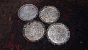 Dessous de verre attrayant en acier inoxydable de forme ronde avec support parfait pour le thé et le café - Product Image 5