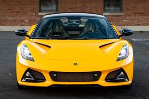 Lotus E-mira First Edition 2024 d'occasion en excellent état, 4 000 km, 400 ch, moteur turbo 4 cylindres inspiré de l'AMG, pack Full Black, H-ethel Y - Product Image 1