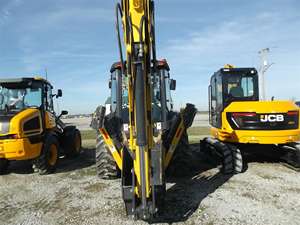 Puissante chargeuse-pelleteuse New Holland B95C à vendre, idéale pour la construction et les travaux lourds - Product Image 6