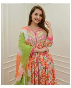 El último vestido bordado Georgette de diseñador de Fab Zone Indian & Pakistani Clothing - Product Image 3