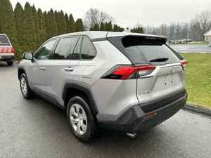 RAV4 XLE Hybride SUV d'occasion 2023 à prix abordable - Sièges en cuir, livraison disponible, 100% parfaitement fonctionnel, sans accident, garantie 1 an - Product Image 4