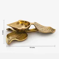 Diya décoratif en forme de feuille, finition laiton antique plaqué, design classique, cadeau d'affaires, souvenir, pour la maison, le bureau, le mandir et le temple