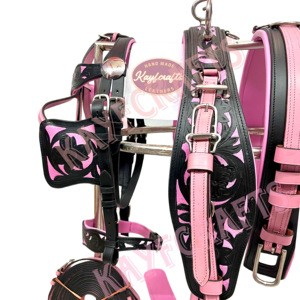 Juego de arnés de conducción de caballos de cuero con herramientas florales Rosas y negras - Product Image 4