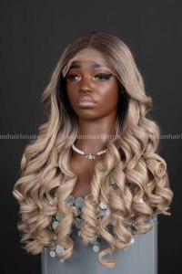 Perruque Blonde Personnalisée en Gros, Extensions de Cheveux Humains Vierges Remy Vietnamiens, Trame Simple, Racines Foncées - Product Image 4