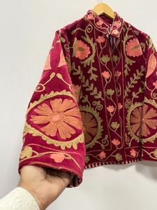 Veste en tissu velours avec broderie Suzani pour femmes, veste courte décontractée à fleurs, style bohème, mode de rue pour elle, manteau Suzani à fleurs - Product Image 5