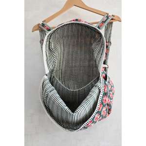 Mini Mochila Acolchada con Estampado Floral Indio en Algodón, Hecha a Mano, Estilo Boho, Ligera, con Cierre, para la Escuela y la Playa - Product Image 6