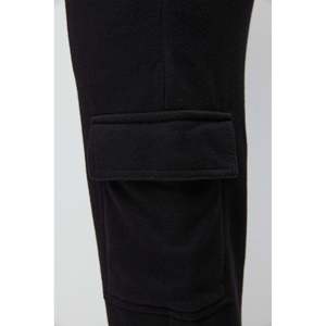 Pantalones Deportivos Cargo Negros - Product Image 5