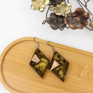 Boucles d'oreilles en résine brodée, bijoux de mode en acier inoxydable faits à la main pour femmes et filles, look classique de mariage, haute qualité - Product Image 3