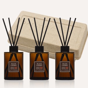 เดลี่ คอมมา แอมเบอร์ อิดิชั่น 200 มล. X 3 ชิ้น พร้อมถาดแก้วสำหรับกระจายกลิ่น! - Product Image 1