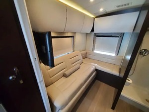Autocaravana L-e-i-s-u-r-e T-r-a-v-e-l Serenity 24CB usada del 2017, lista para vender - Product Image 3