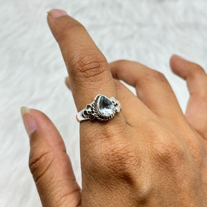 Anillo Bohemio de Plata de Ley con Gema de Aguamarina en Corte Pera y Engaste de Bisel para Ella - Product Image 1