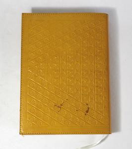 Cuadernos de Diseño con Logotipo Impreso en Color Amarillo, Papel con Diseño en Relieve en la Parte Delantera, Hechos a Mano con Cuero de Algodón Reciclado de Primera Calidad - Product Image 5