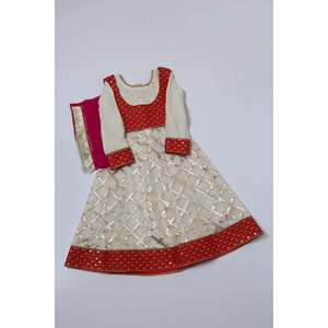 Collection de vêtements indiens et pakistanais Khaanum - Product Image 1