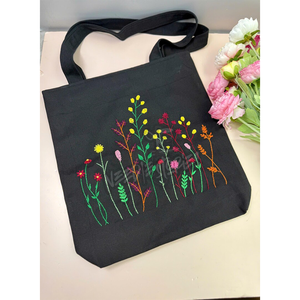 ¡Novedad de 2025! Bolsos de mano personalizados con estampado de logotipo, bolso de mano bordado hecho a mano, regalos únicos para mujeres, hechos en Pakistán - Product Image 4