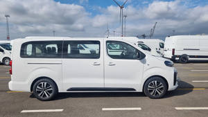 Peugeot Traveller L3H1 2025, Versión Renovada, VIP Business, Diésel 2.0L, Automático de 8 Velocidades, Minibús de 7 Plazas - Product Image 4