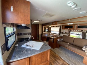 Producto en oferta: Autocaravana Keystone RV P-a-s-s-p-o-r-t 2650BH G-r-a-n-d T-o-u-r-i-n-g 2014, seminueva, en excelentes condiciones, lista para la venta. - Product Image 3