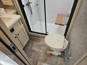 GOOD NEATLY USED RV V-A-N-L-E-I-G-H RV A-M-B-I-T-I-O-N 399TH 2023 MODEL HIGH PERFORMANCE 36ft Long 2000KG Dark for Sale - Product Image 6