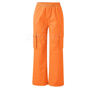 MOQ bajo de moda Pantalón cargo de mujer con bolsillos laterales prácticos Pantalón cargo de algodón de ajuste fácil para tamaño adulto - Product Image 1
