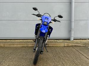 Manejo ágil de la motocicleta WR125R de calidad - Product Image 6