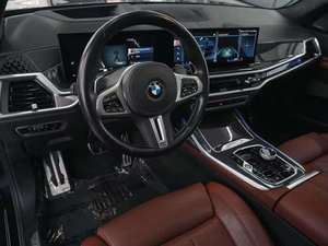 BMW X7 M60i AWD Turbo 2023, Cuero, R21, Volante a la Izquierda, Bajo Kilometraje, Disponible - Product Image 5
