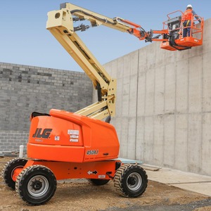 Nacelle élévatrice à flèche avec caractéristiques de sécurité de l'opérateur et commande lisse conçue pour l'utilisation de plate-forme aérienne dans la construction et la réparation - Product Image 3
