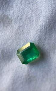 มรกตแซมเบียสีเขียวธรรมชาติ 0.70 กะรัต ทรงแปดเหลี่ยมเจียระไน - Product Image 2