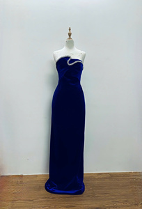 Robe de soirée sans bretelles en velours bleu royal avec bordure ondulée ornée de cristaux, robe de soirée de luxe, OEM ODM Vietnam - Product Image 2