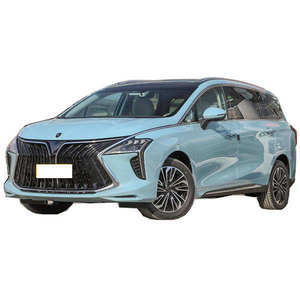 M4 Mini Van de Lujo de Alta Gama con Interior Claro, 7 Asientos, Caja de Cambios Automática y Manual, Serie MPV - Product Image 1