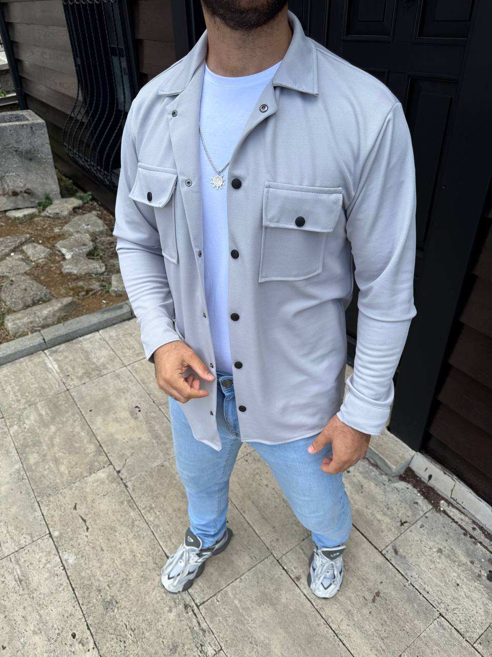 สีเทาเข้ม